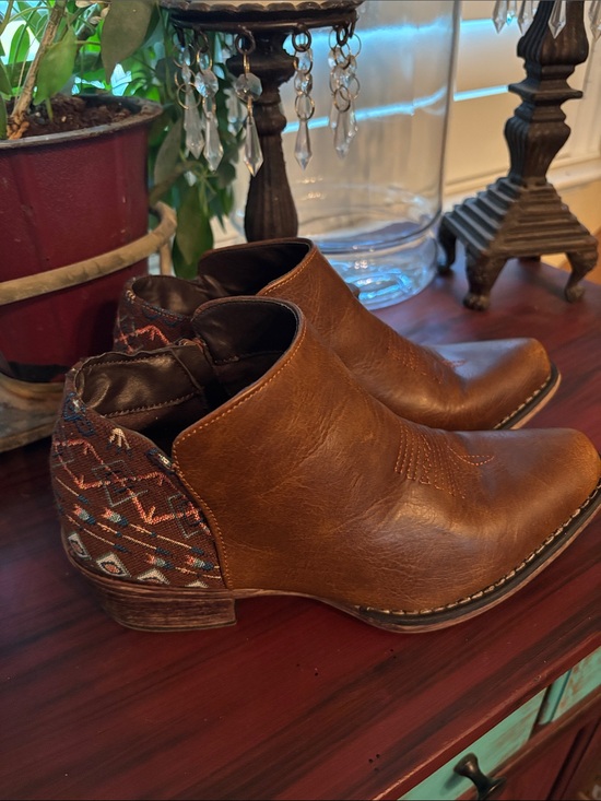 Roper Shoes - Roper Tan Leather Ankle Booties with Patterned Heel